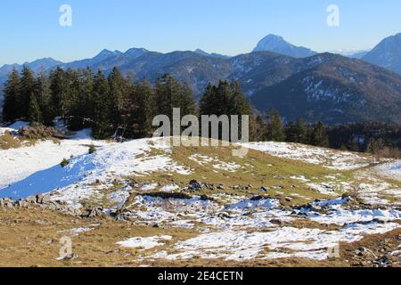 Wanderung zur Hochalm am Sylvensteinspeicher, Kreuth, Winterwanderung, Spätherbst Stockfoto