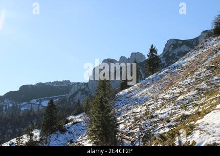 Wanderung auf den Gipfel der Kampenwand (1669 m) im Chiemgau, Chiemgauer Alpen, bei Aschau, Oberbayern, Bayern, Süddeutschland, Deutschland Stockfoto