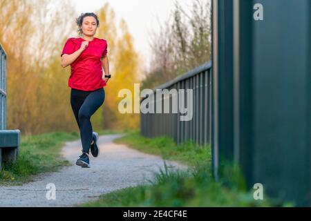 Frau, 23 Jahre, Joggen, Remstal, Baden-Württemberg, Deutschland Stockfoto