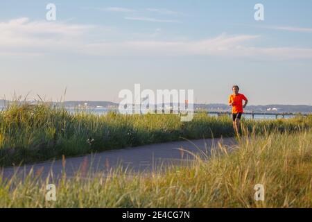 Man 50 plus beim Joggen. Stockfoto