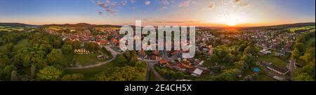 Deutschland, Thüringen, Ilmenau, Gehren, Ruine, Stadt, Bäume, Sonnenaufgang, Luftbild, 360 Grad Panorama Stockfoto
