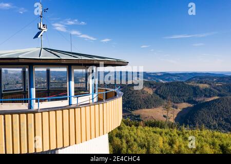 Deutschland, Bayern, Lauenstein, Thüringer Warte, Aussichtsturm, Blick auf die ehemalige DDR, Berge, Wald, Luftaufnahme Stockfoto