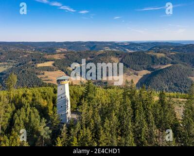 Deutschland, Bayern, Lauenstein, Thüringer Warte, Aussichtsturm, Blick auf die ehemalige DDR, Berge, Wald, Luftaufnahme Stockfoto