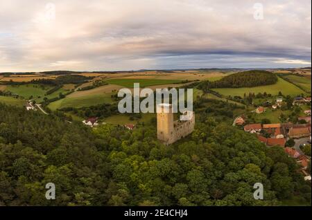 Deutschland, Thüringen, Stadtilm, Ehrenstein, Burgruine, Bauzeit 12. Bis 14. Jahrhundert, Dorf, Berge, Luftbild Stockfoto