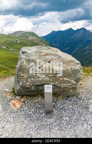 Granat Glimmer Schiefergestein, geologische Freilichtausstellung, Tauernfenster, 2290 m, Hochtor, Großglockner Hochalpenstraße, Nationalpark hohe Tauern, Salzburger Land, Kärnten, Österreich, Europa Stockfoto