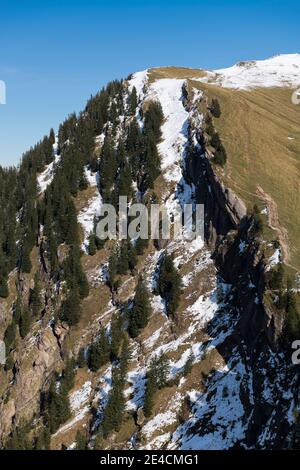 Europa, Deutschland, Bayern, Allgäu, Oberstaufen, Blick vom Weg zum Hochgrat zum Rindalphorn, im Herbst schneebedeckt Stockfoto