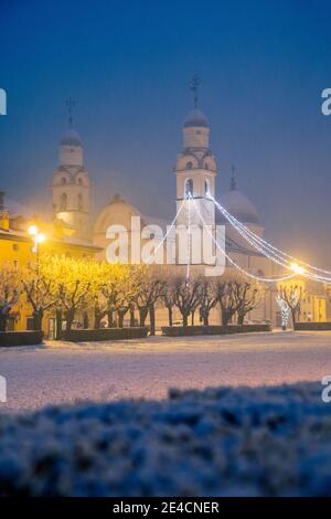 Italien, Venetien, Belluno, Agordino, die Stadt Agordo im Winter aus dem großen Park im Zentrum als Broi bekannt gesehen Stockfoto