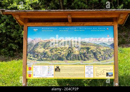 Verano, Provinz Bozen, Südtirol, Italien. Wanderkarte in der Nähe von Verano Stockfoto