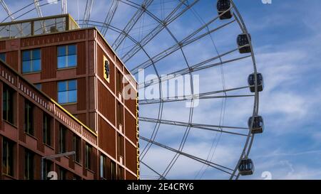 Umadum, das größte mobile Riesenrad der Welt. Gesamthöhe von 78 Metern. Ist im Guinness Buch der Rekorde. Es ist Deutschlands größtes Riesenrad. Stockfoto