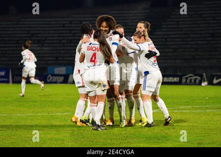 Selma Bacha von Olympique Lyonnais und Wendie Renard von Olympique Lyonnais feiern das Ziel während der Frauen &#039;s Französisch / LM Stockfoto