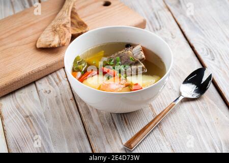 Orientalische Shorpa-Suppe mit Lamm und Gemüse Stockfoto