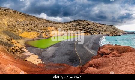 Grüne Lagune, Lago de los Clicos. Strand, El Golfo. Lanzarote Island. Kanarische Inseln Spanien. Europa Stockfoto