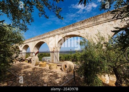 Altes Wasseraquädukt, Museo de la Cultura del Olivo. Museum Kulturgeschichte des Olivenbaums, Puente del Obispo. Baeza, Provinz Jaen, Andalusien, sout Stockfoto