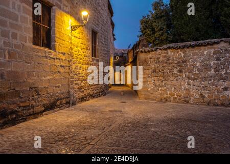 Kopfsteinpflasterstraßen in der Catedral de la Natividad de Nuestra Señora. Kathedrale im Renaissance-Stil auf der Plaza Santa Maria. Baeza, UNESCO-Weltkulturerbe. Ja Stockfoto