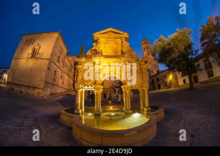 Catedral de la Natividad de Nuestra Señora. Renaissance-Stil Kathedrale und Brunnen von Santa Maria. Baeza, UNESCO-Weltkulturerbe. Provinz Jaen, Stockfoto