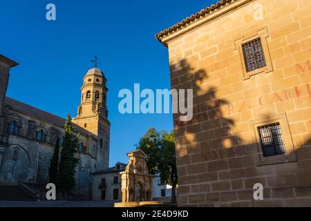 Catedral de la Natividad de Nuestra Señora. Renaissance-Stil Kathedrale und Brunnen von Santa Maria. Baeza, UNESCO-Weltkulturerbe. Provinz Jaen, Stockfoto