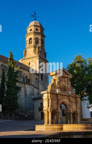 Catedral de la Natividad de Nuestra Señora. Renaissance-Stil Kathedrale und Brunnen von Santa Maria. Baeza, UNESCO-Weltkulturerbe. Provinz Jaen, Stockfoto