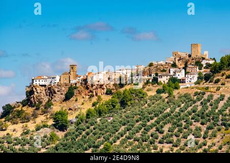 Panoramablick auf Hornos de Segura, Naturpark der Sierras de Cazorla, Segura und Las Villas, Jaen Provinz, Andalusien, Südspanien Europa Stockfoto