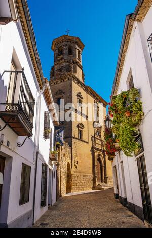 Alte Universität, Kapelle San Juan Evangelista und Straße des historischen Zentrums, Baeza, UNESCO-Weltkulturerbe. Provinz Jaen, Andalusien, Souther Stockfoto