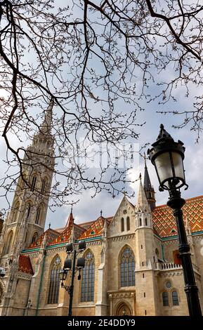 Fragmentäre Ansicht der Kathedrale St. Mathias im Schloss Buda. Budapest, Ungarn Stockfoto