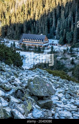 Poprad tarn mit Hütte, hohe Tatra, Slowakische republik. Wanderthema. Reiseziel. Stockfoto