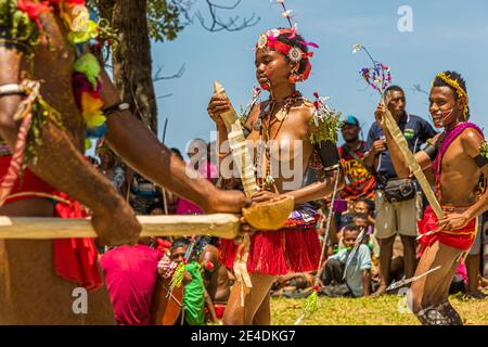 Traditioneller Milamala-Tanz der Trobriand-Inseln während des Festivals der freien Liebe, Kwebwaga, Papua-Neuguinea Stockfoto