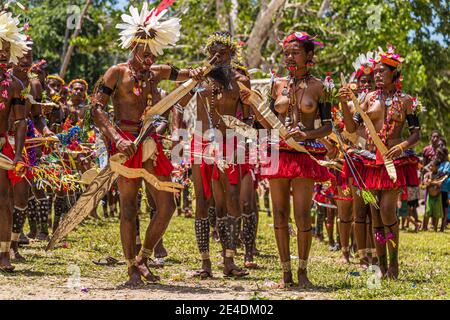 Traditioneller Milamala-Tanz der Trobriand-Inseln während des Festivals der freien Liebe, Kwebwaga, Papua-Neuguinea Stockfoto