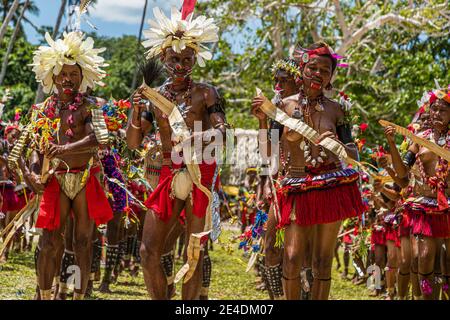 Traditioneller Milamala-Tanz der Trobriand-Inseln während des Festivals der freien Liebe, Kwebwaga, Papua-Neuguinea Stockfoto