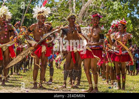 Traditioneller Milamala-Tanz der Trobriand-Inseln während des Festivals der freien Liebe, Kwebwaga, Papua-Neuguinea Stockfoto