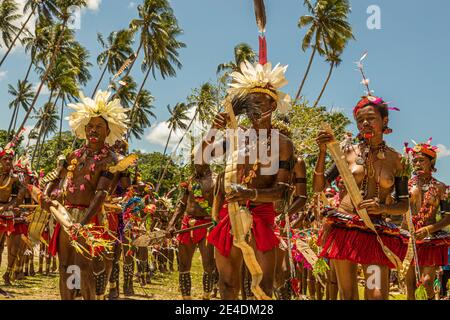 Traditioneller Milamala-Tanz der Trobriand-Inseln während des Festivals der freien Liebe, Kwebwaga, Papua-Neuguinea Stockfoto