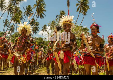 Traditioneller Milamala-Tanz der Trobriand-Inseln während des Festivals der freien Liebe, Kwebwaga, Papua-Neuguinea Stockfoto