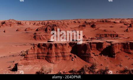 Marslandschaft, Flaming Cliffs Luftbild in der Wüste Gobi. Verbrannte Erde, wo die Überreste der Dinosaurier ruhen, und die Schichten ihrer Eier. M Stockfoto