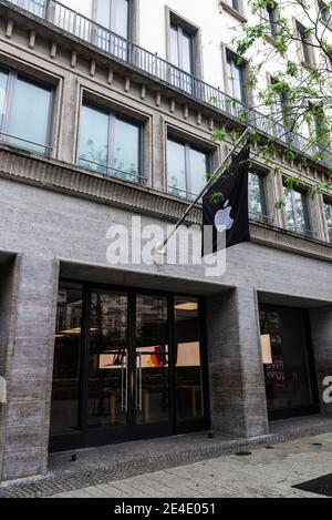 Hannover, 18. August 2019: Apple-Shop in der Bahnhofstraße, Einkaufsstraße in Hannover, Deutschland Stockfoto