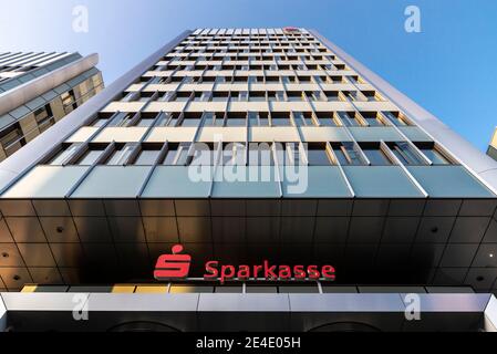 Hannover, 19. August 2019: Fassade des Hauptgebäudes der Sparkasse in Hannover Stockfoto