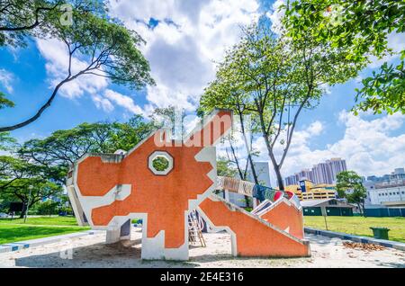 Toa Payoh Dragon Playground, der drachenförmige Sandspielplatz, war früher ein beliebtes Design für Spielplätze in Ang Mo Kio und Toa Payoh. Stockfoto