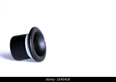 Schwarze Zylinderhut isoliert auf weißem Hintergrund. Das Bild enthält den Kopierbereich Stockfoto