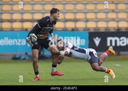 Parma, Italien. Januar 2021. Parma, Italien, Lanfranchi Stadium, Januar 23, 2021, Mattia Bellini (Zebre Rugby) sucht Unterstützung während Zebre Rugby vs Edinburgh - Rugby Guinness Pro 14 Match Credit: Massimiliano Carnabuci/LPS/ZUMA Wire/Alamy Live News Stockfoto