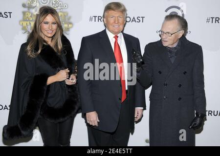 09. März 2011 - New York, NY - (L-R) Melania Knauss-Trump, Donald Trump und Larry King nehmen am 9. März 2011 im Hammerstein Ballroom in New York, NY, an der Aufnahme von Comedy Central Roast von Donald Trump Teil. Foto: Anthony Behar/Sipa Press/Trumproastsipatb.015/1103100546 Stockfoto