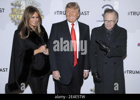 09. März 2011 - New York, NY - (L-R) Melania Knauss-Trump, Donald Trump und Larry King nehmen am 9. März 2011 im Hammerstein Ballroom in New York, NY, an der Aufnahme von Comedy Central Roast von Donald Trump Teil. Foto: Anthony Behar/Sipa Press/Trumproastsipatb.014/1103100545 Stockfoto