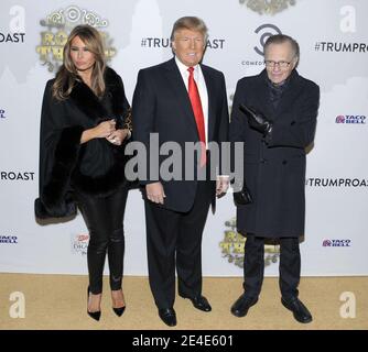 09. März 2011 - New York, NY - (L-R) Melania Knauss-Trump, Donald Trump und Larry King nehmen am 9. März 2011 im Hammerstein Ballroom in New York, NY, an der Aufnahme von Comedy Central Roast von Donald Trump Teil. Foto: Anthony Behar/Sipa Press/Trumproastsipatb.012/1103100545 Stockfoto