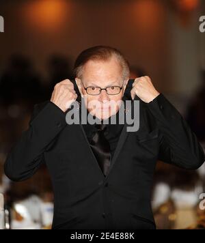 Washington, DC. Mai 2010. Der Moderator der Talkshow Larry King nimmt am Samstag, den 1. Mai 2010, am Dinner der White House Correspondents' Association im Washington Hilton in Washington, DC Teil.Quelle: Olivier Douliery/Pool via CNP.Nutzung weltweit.Quelle: dpa/Alamy Live News Stockfoto