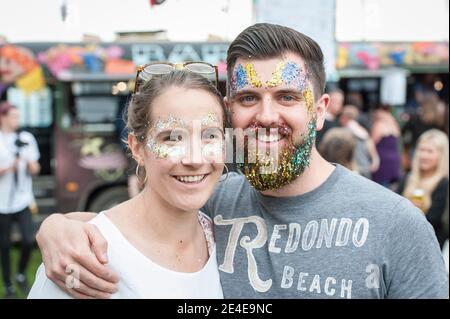 Glitter konfrontiert Festival Besucher auf Common People Festival, Southampton Common, Southampton. Stockfoto