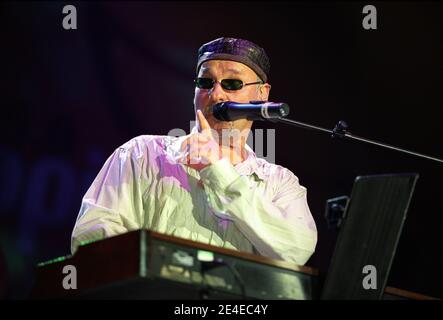 Mike und die Mechaniker auf der Bühne beim 'Chris Tarrant Capital Request Concert' in der Wembley Arena in London, Großbritannien. September 2002 Stockfoto