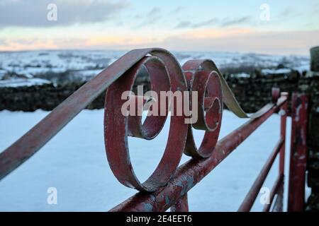 Schmiedeeiserne Dekoration auf Yorkshire Farm Tor Stockfoto