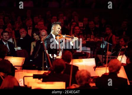 Nigel Kennedy tritt bei den Classical Brit Awards 2000 auf, die in der Royal Albert Hall in London, Großbritannien, stattfinden. Mai 2000 Stockfoto