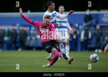 London, Großbritannien. Januar 2021. LONDON, ENGLAND. 23. JANUAR Kamil Jozwiak von Derby County kontrolliert den Ball während des Sky Bet Championship-Spiels zwischen Queens Park Rangers und Derby County im Kiyan Prince Foundation Stadium, Shepherd's Bush, London am Samstag, 23. Januar 2021. (Quelle: Federico Maranesi) Quelle: MI News & Sport /Alamy Live News Stockfoto