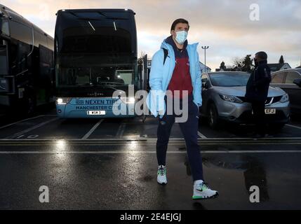 Ruben Dias von Manchester City kommt vor dem vierten Lauf des Emirates FA Cup im Jonny-Rocks Stadium in Cheltenham an. Bilddatum: Samstag, 23. Januar 2021. Stockfoto