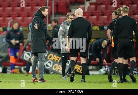 Stadt Mainz, Deutschland. 23. Jan, 2021. firo: 23.01.2021 Fußball: 1. Bundesliga, Saison 2020/21 FSV Mainz - RB Leipzig Trainer Julian Nagelsmann (Leipzig) beim Schiedsrichter Credit: Thorsten Wagner/Witters/POOL/via firoportphoto / usage worldwide/dpa/Alamy Live News Stockfoto