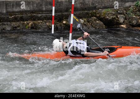 Skopje, Mazedonien, April 07,2018. Auf dem Fluss Treska wurde 50-th jährlichen Internationalen Ilinden Kanuslalom Wettbewerb – IKAS statt. Stockfoto