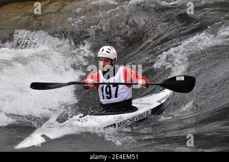 Skopje, Mazedonien, April 07,2018. Auf dem Fluss Treska wurde 50-th jährlichen Internationalen Ilinden Kanuslalom Wettbewerb – IKAS statt. Stockfoto
